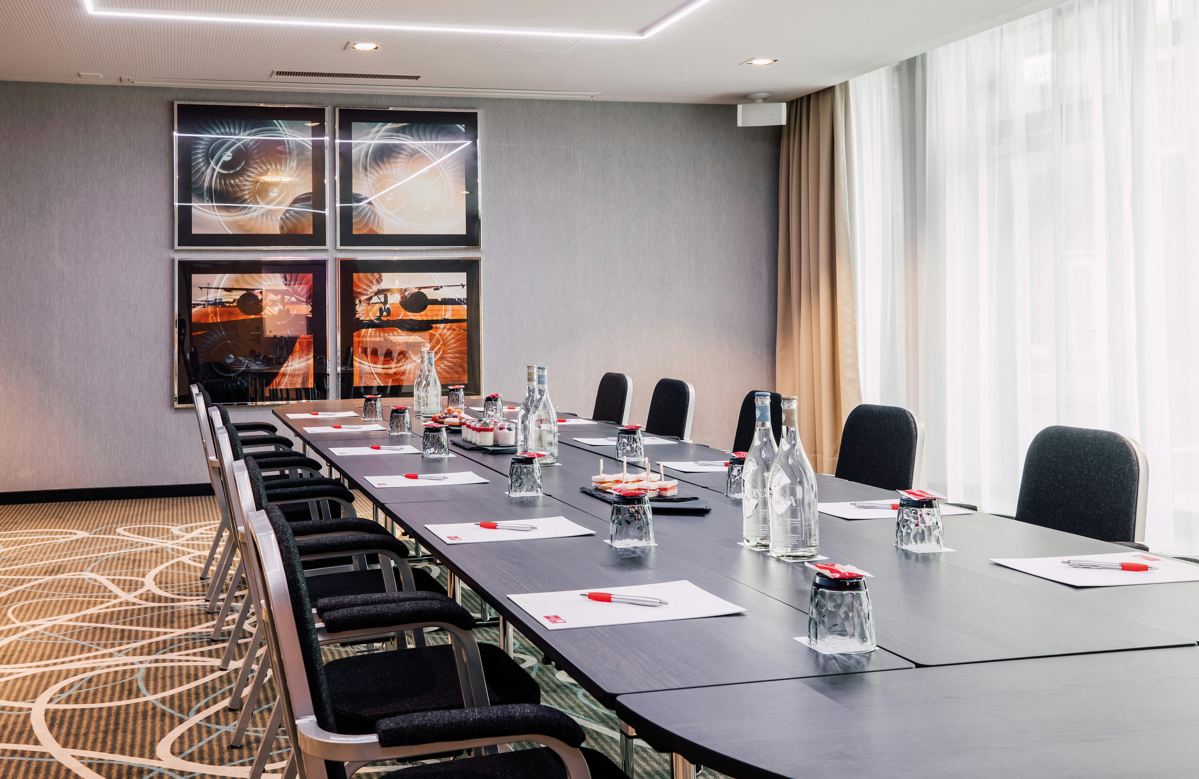 Leonardo Hotel Zurich Airport 68/76