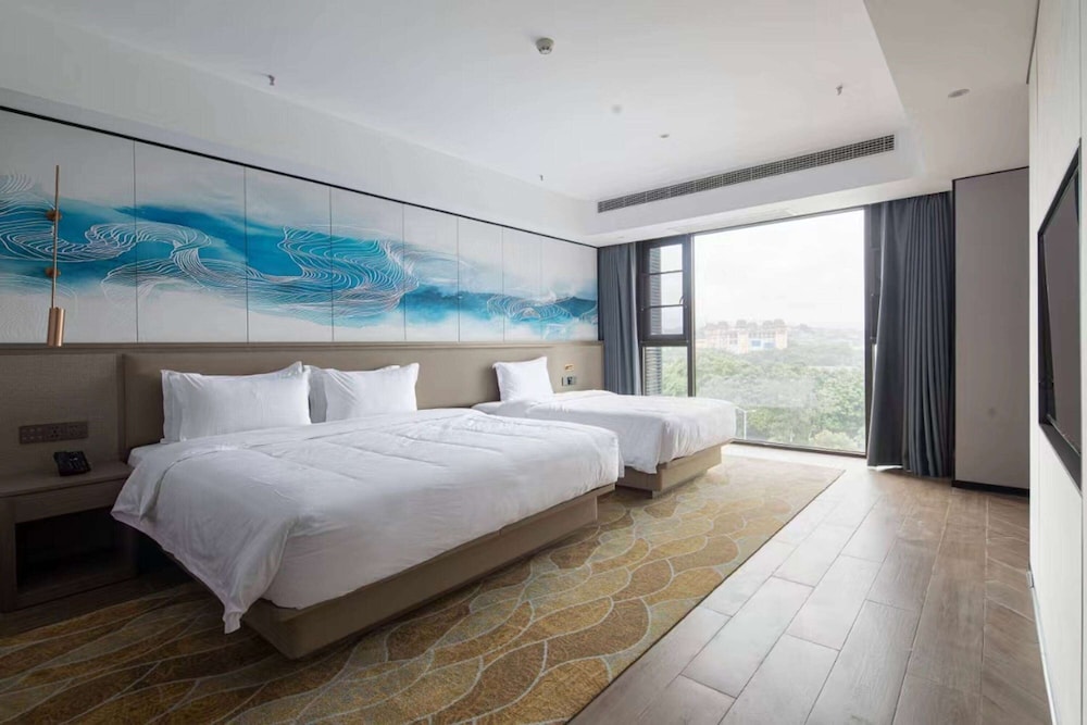 Days Hotel by Wyndham Xishuangbanna Jinghong 11/25
