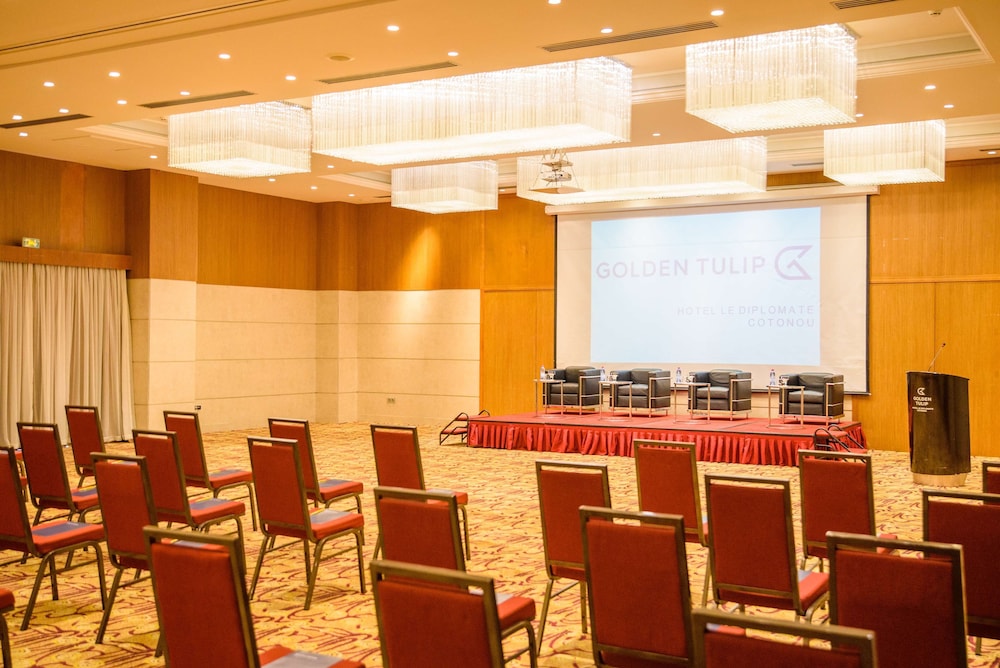 Golden Tulip Le Diplomate Cotonou 64/72