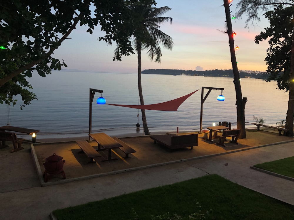Koh Mak Buri Hut Natural Resort 42/74