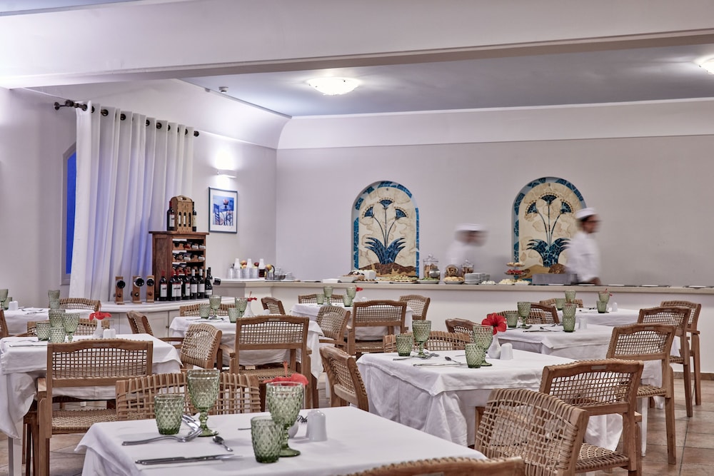 Santo Miramare Resort 35/50