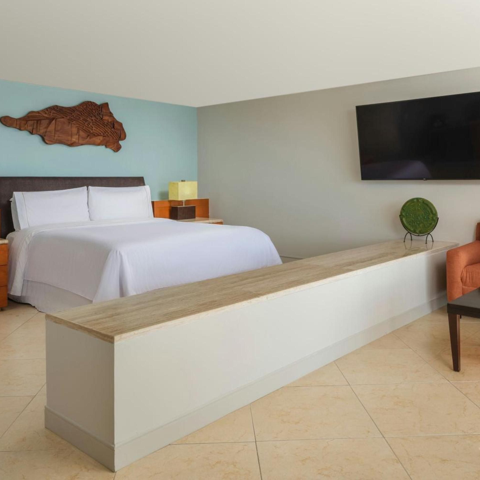 Junior Suite, King Bed, Lagoon View