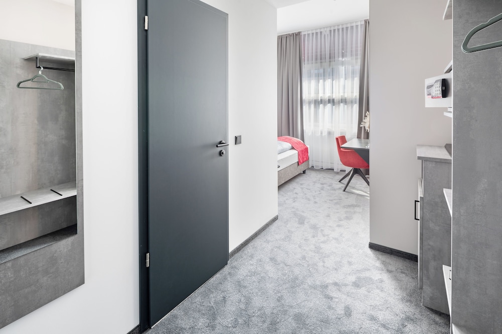 C and N Hotel an der Messe Munchen 50/50