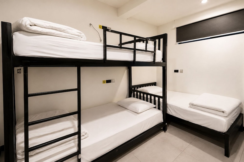 Mixed Dorm, 5 People