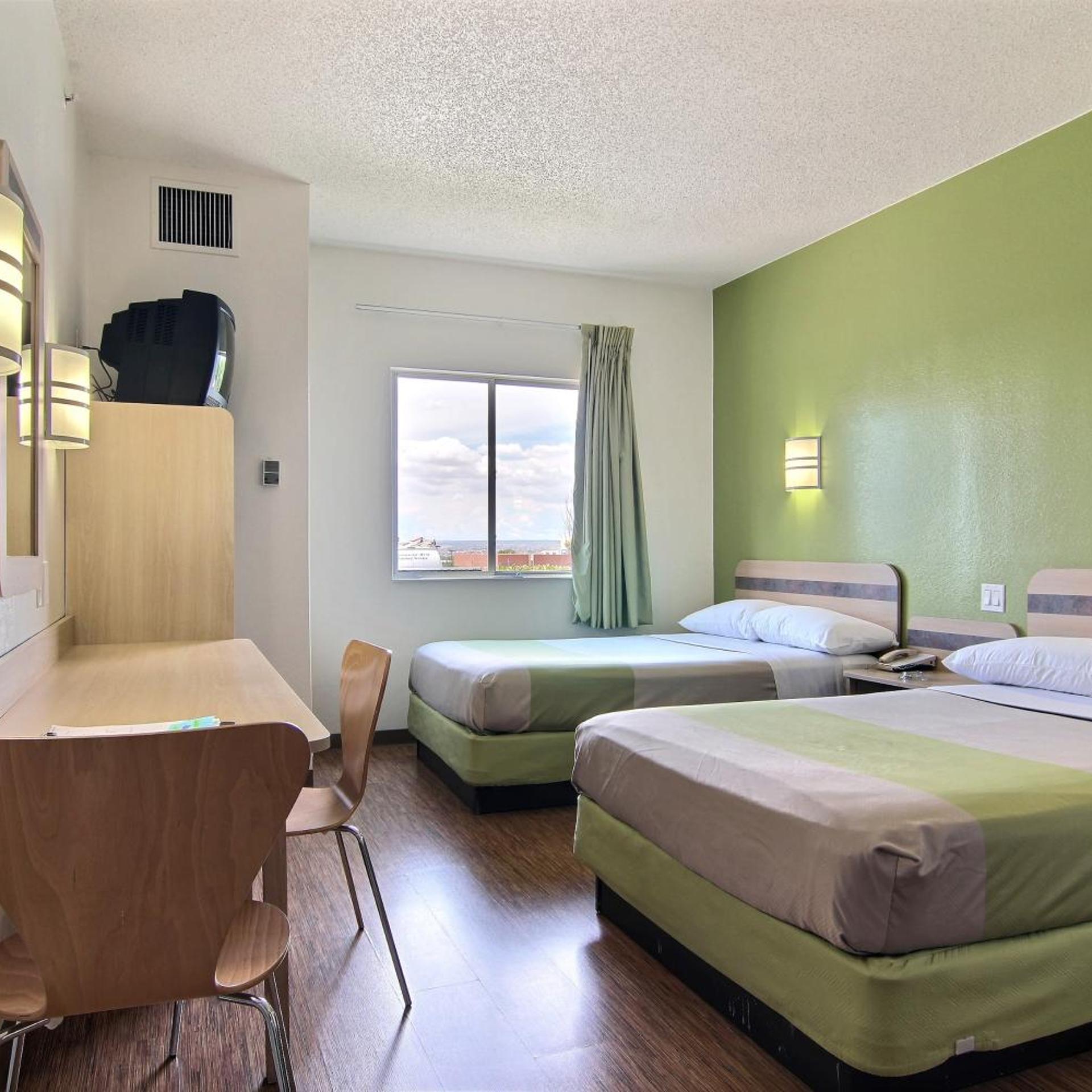 ROOM, QUADRUPLE