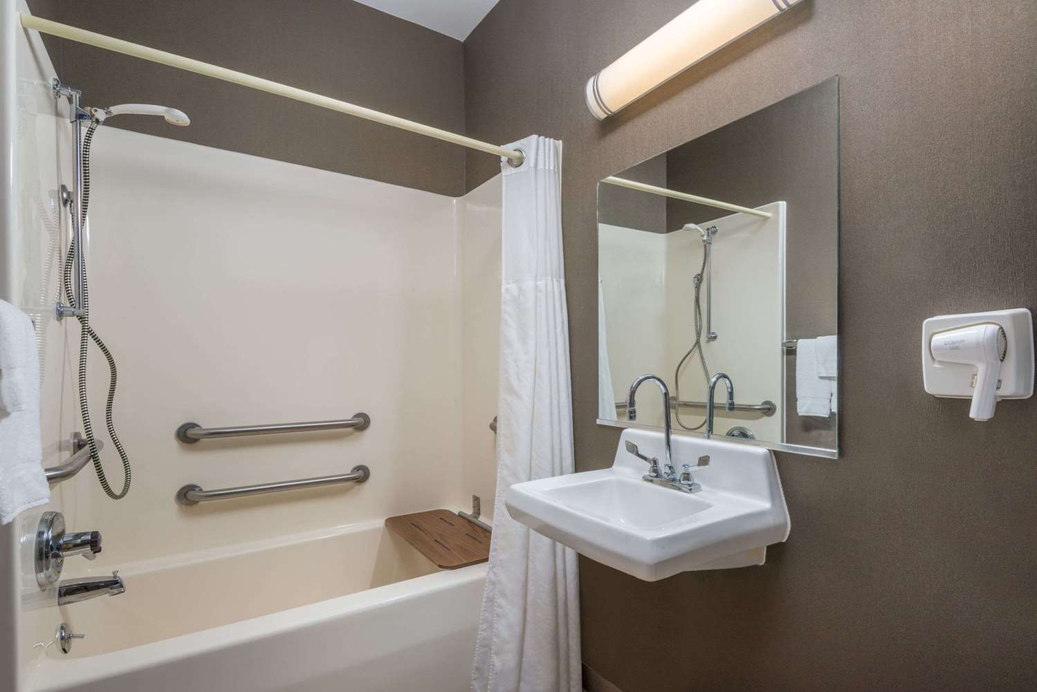 Ramada by Wyndham Catlettsburg/Ashland 35/35