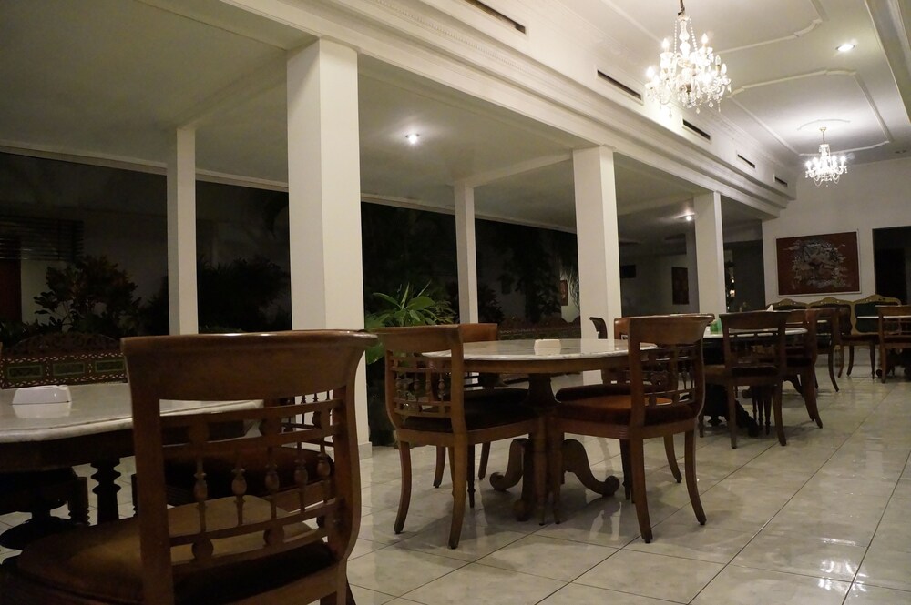Hotel Kirana 39/54