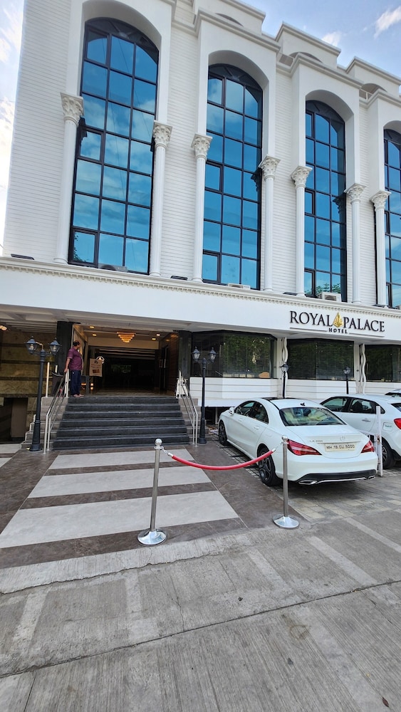 HOTEL ROYAL PALACE 44/54