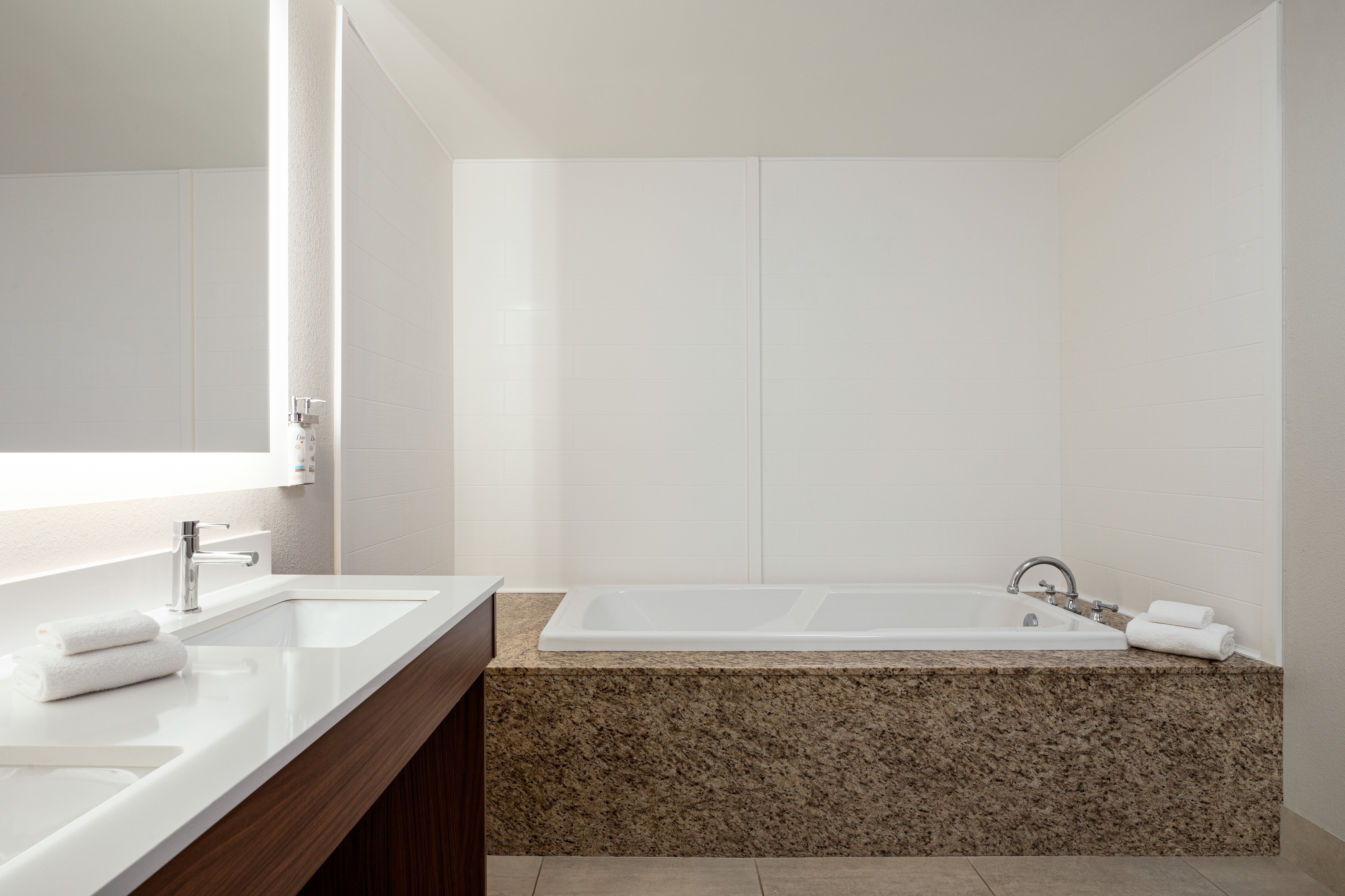 Holiday Inn Express Hotel Suites Lexington Nw the Vineyard 49/50