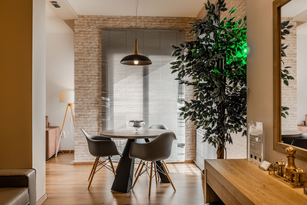 Superior One Luxury Apartments 26/33