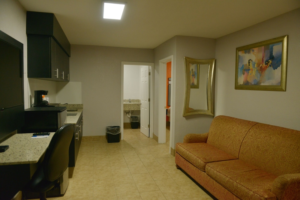 Rodeway Inn & Suites Winter Haven Chain of Lakes 28/35