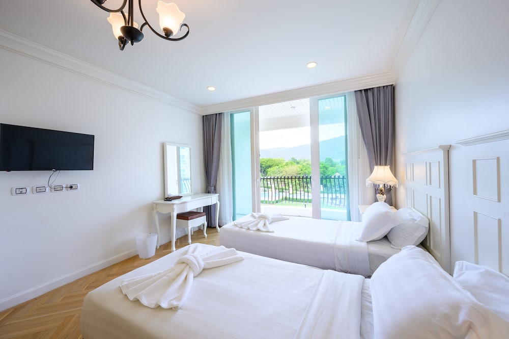 1 BEDROOM, SUITE