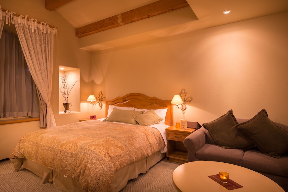 Poppy Springs Resort & Spa 10/63