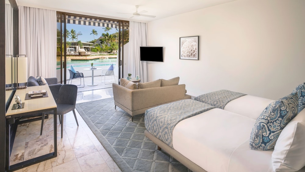 Lagoon, Family Suite, King and Twin Beds