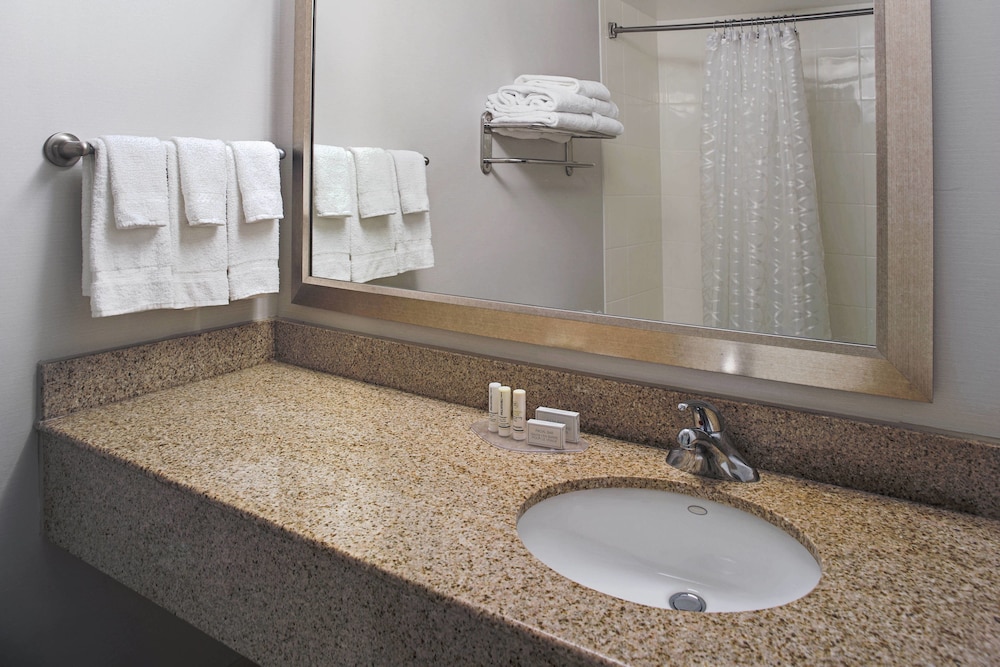 Springhill Suites by Marriott Virginia Beach Oceanfront 47/48