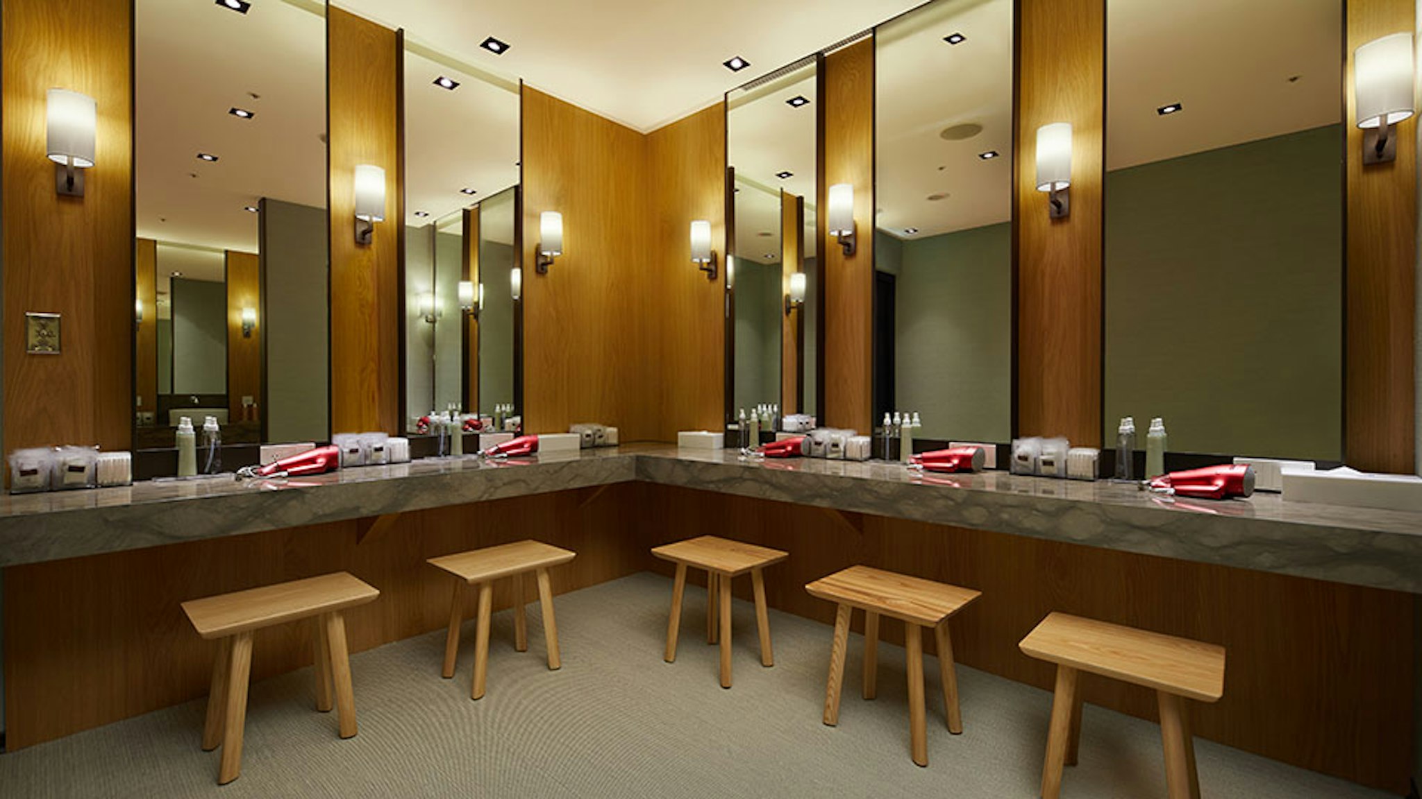 MGH Mitsui Garden Hotel Taipei Zhongxiao 27/28