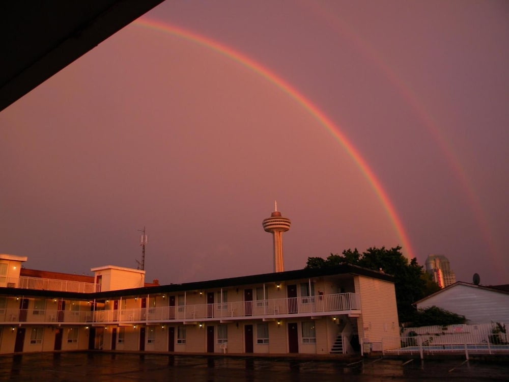 Fairway Inn by the Falls 42/44