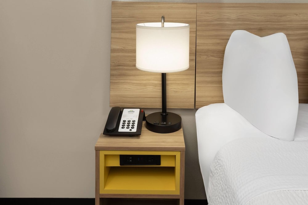 Days Inn By Wyndham El Paso West 22/50