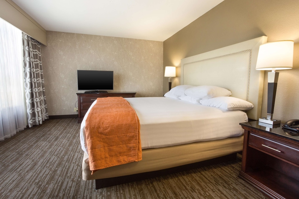 Drury Inn and Suites Greensboro 6/38