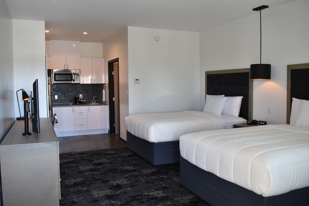 DELUXE, DOUBLE BED