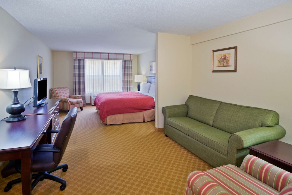 AmericInn by Wyndham Iron Mountain 38/51