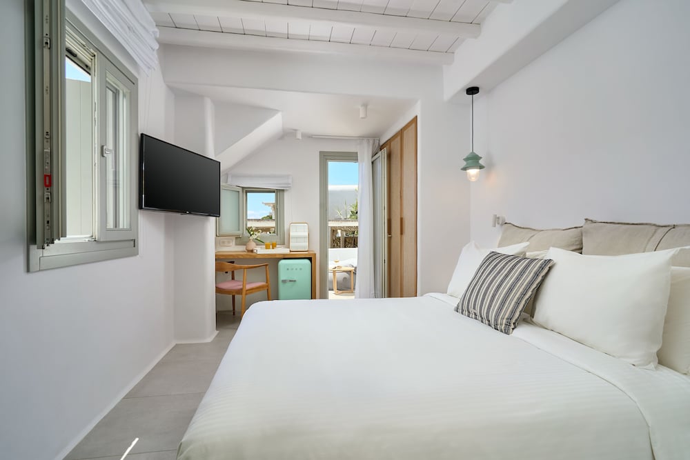 Adorno Beach Hotel and Suites 26/76