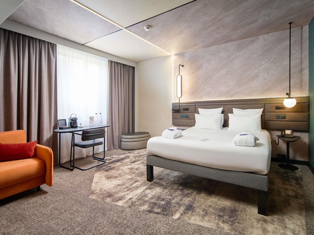 EXECUTIVE, FAMILY, DOUBLE BED, SOFA