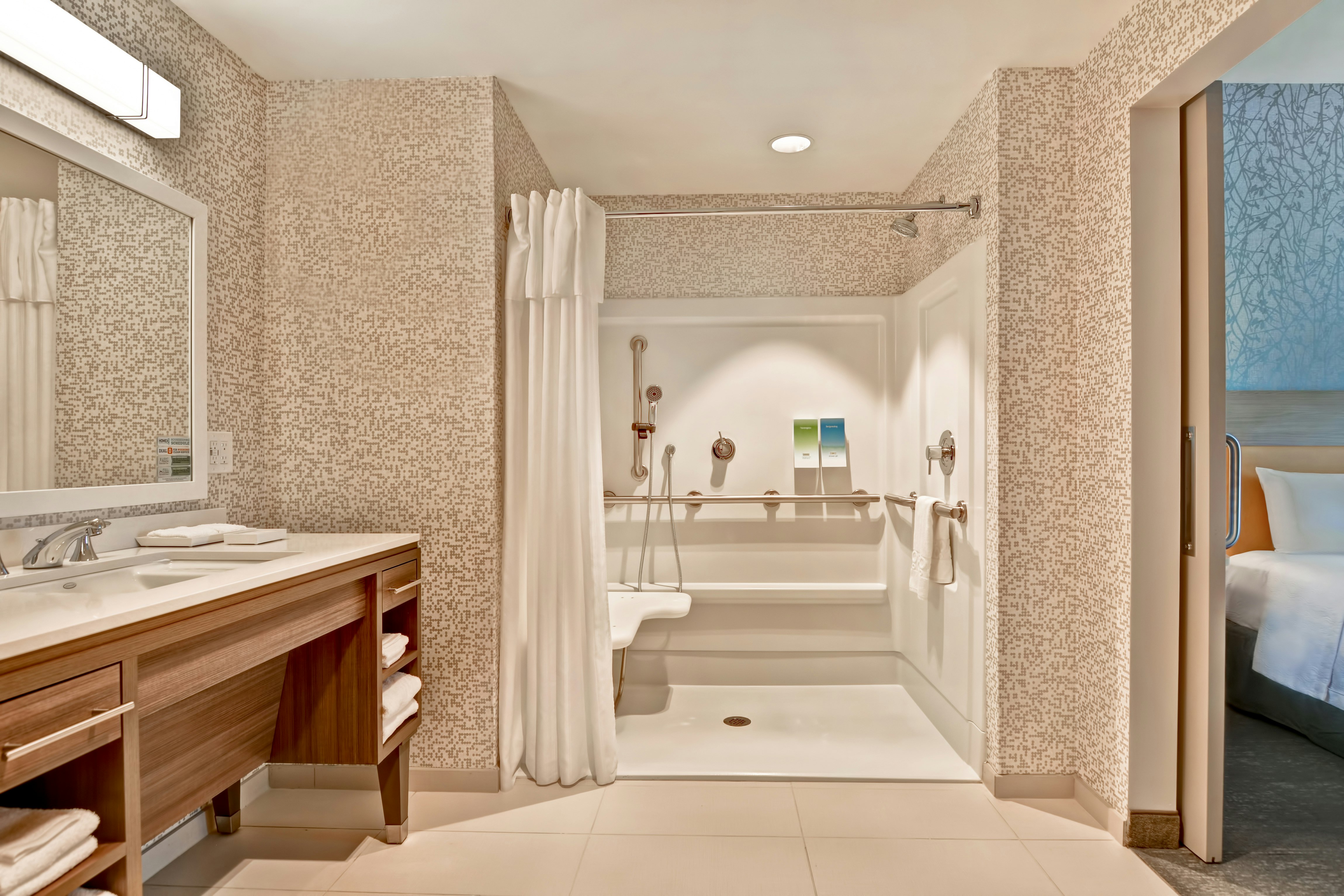 SUITE, KING BED, ACCESSIBLE