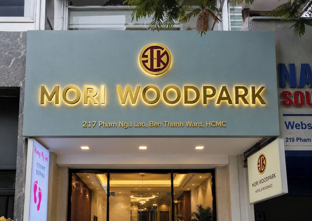 The Noble Swan Wood Park Hotel 4/99