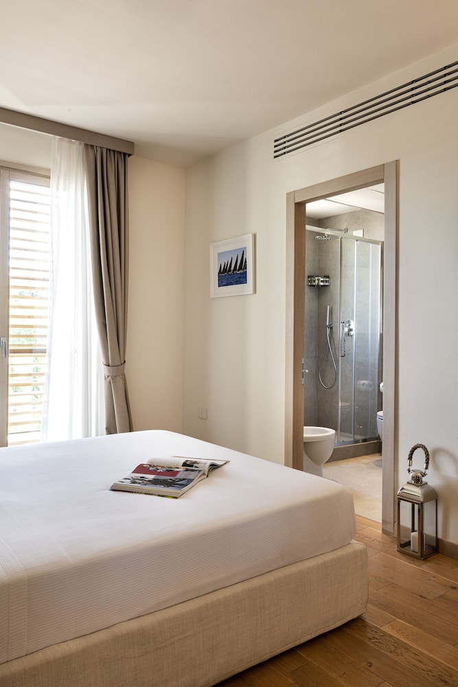 2 Bedrooms, Premium, Suite, 2 King Beds, Sea View, 2 Bathrooms، RESORT BAIA SCARLINO 2/7