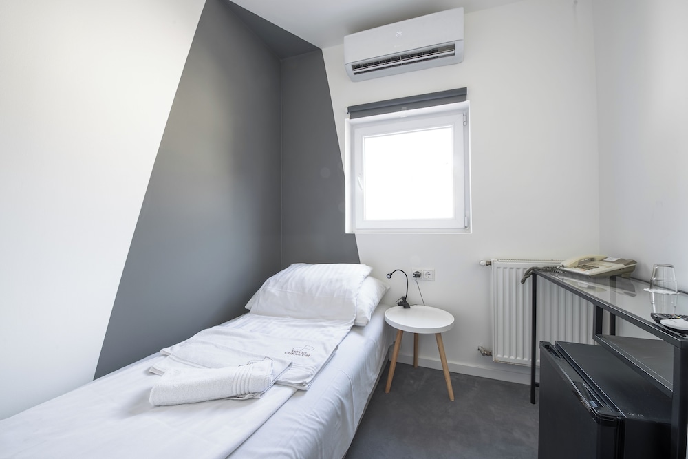 COMPACT, SINGLE, SINGLE BED