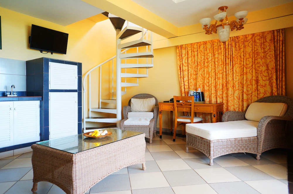Las Olas Beach Resort 31/50