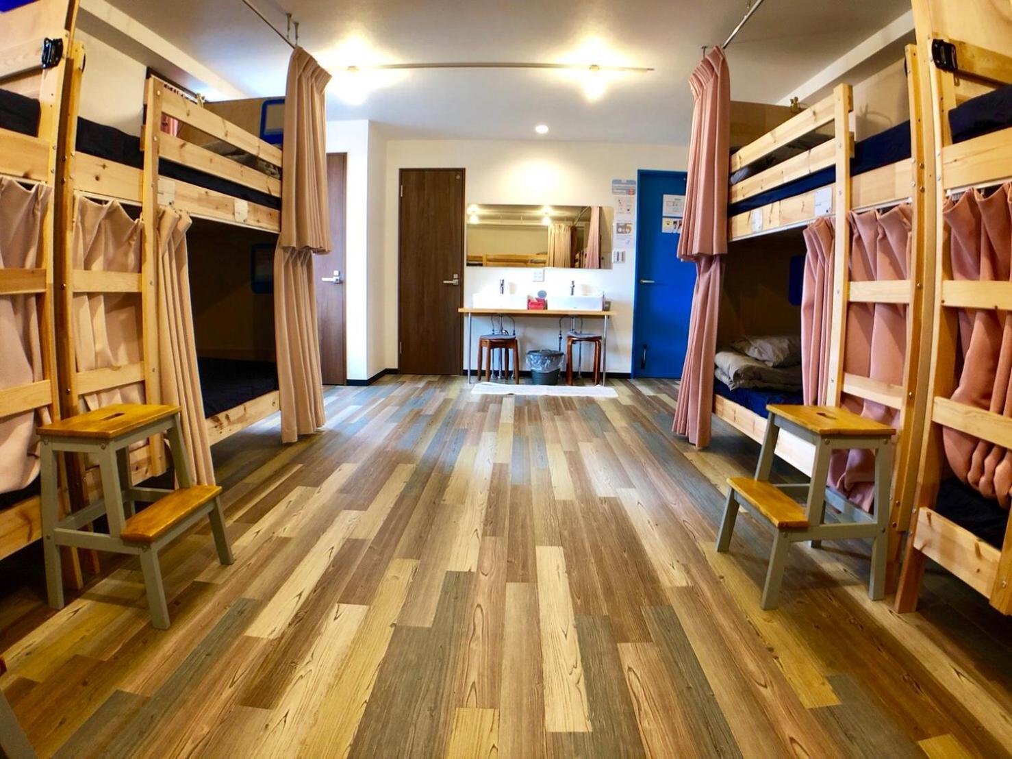 Mixed Dorm, Ladies