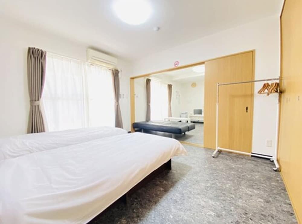 BASIC, APARTMENT, TWIN BEDS, 2 FUTON BEDS, SOFA