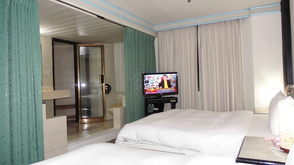 Modern Plaza Hotel 17/30