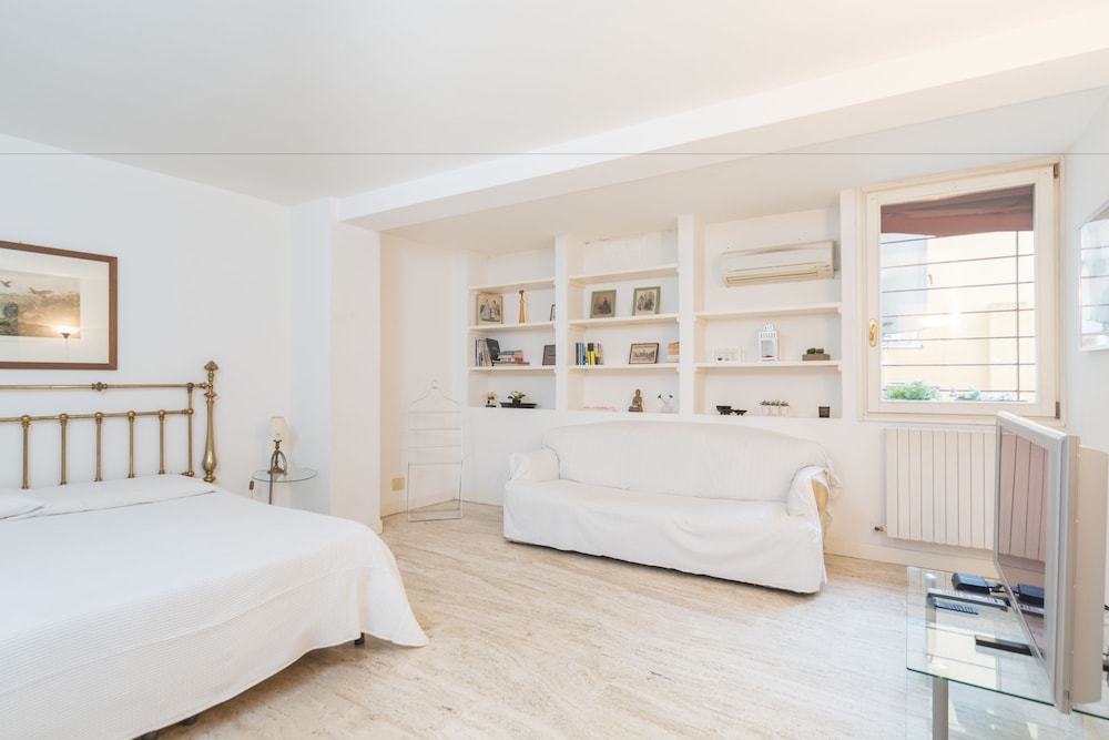 Cristina Rossi Bed and Breakfast 20/50