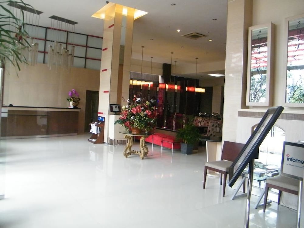 Scarlet Hotel Dago 1/21