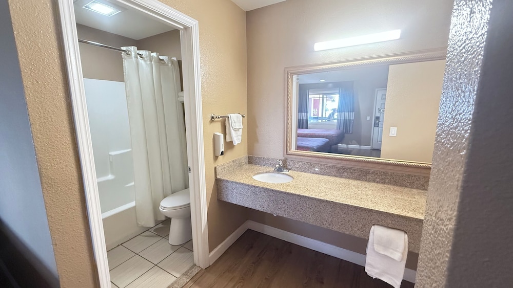 Valley Inn 38/44