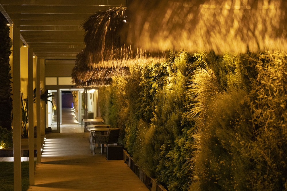 Babana Hotel 74/83