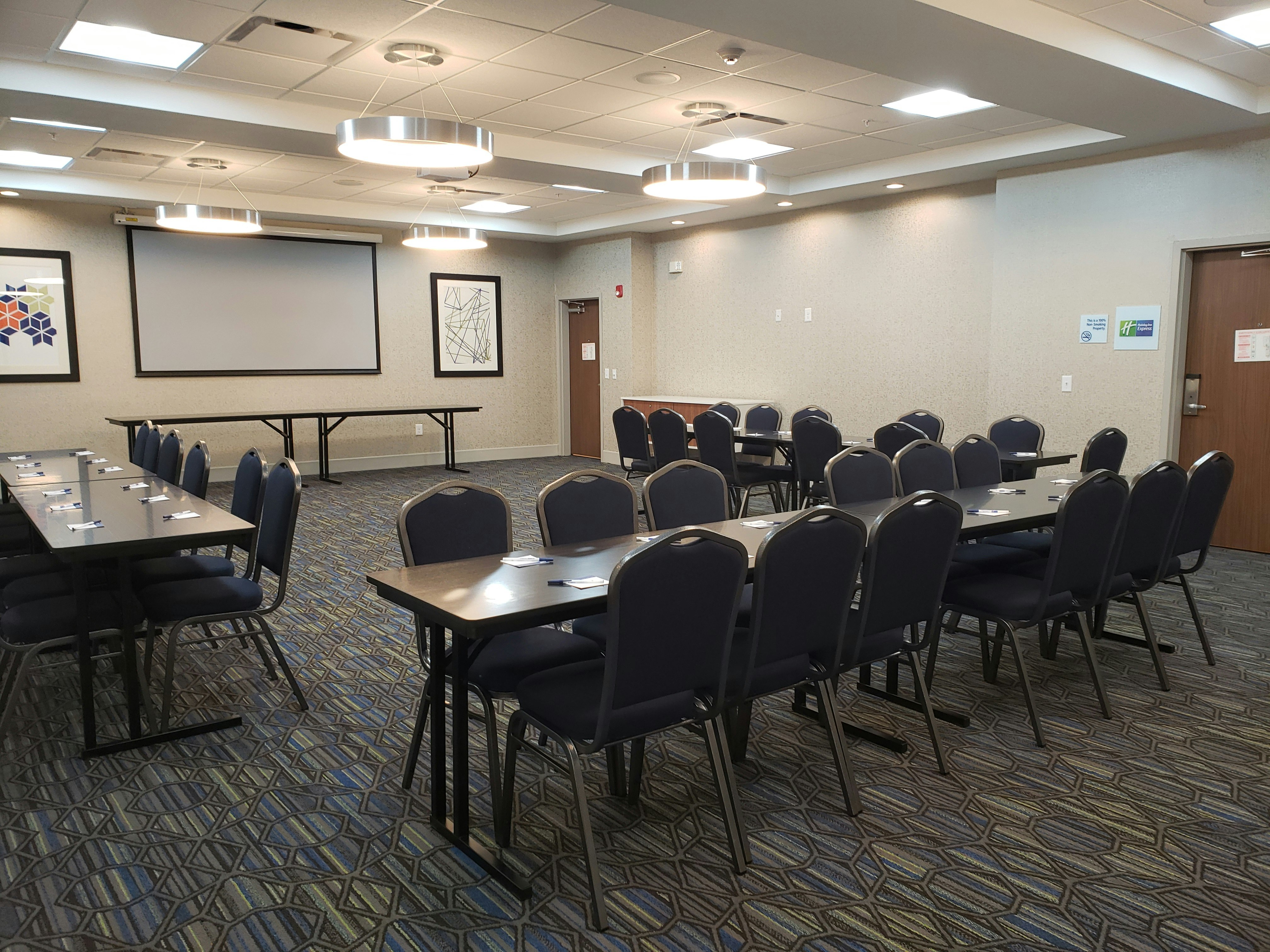 Holiday Inn Express Macon North 55/69