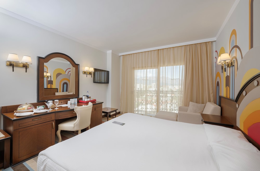 DELUXE ROOM CITY VIEW