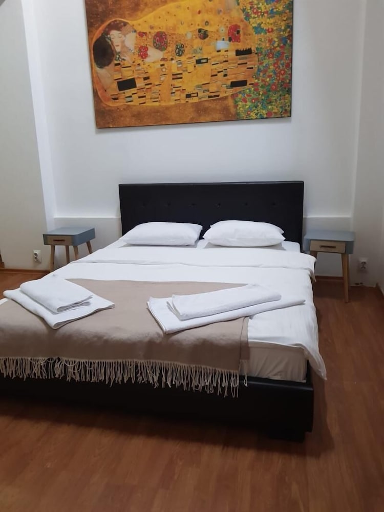 Nonna Mia Hotel 6/13