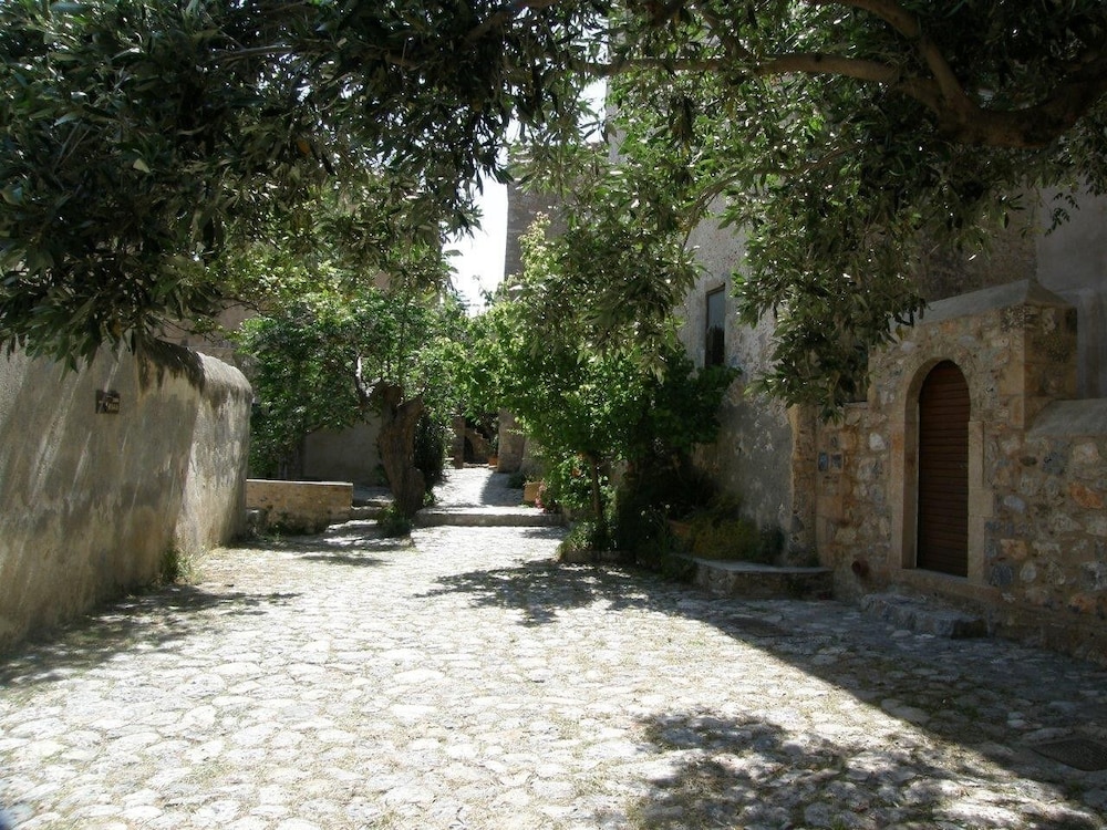 Dorovinis Monemvasia Castlehouses 28/45