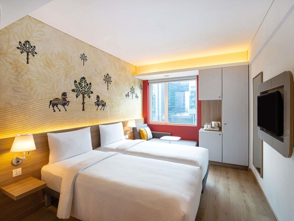 SUPERIOR, TWIN BEDS, HIGH FLOOR