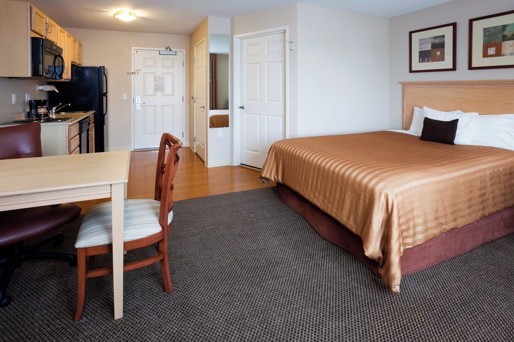 Candlewood Suites Milwaukee Brown Deer 10/29