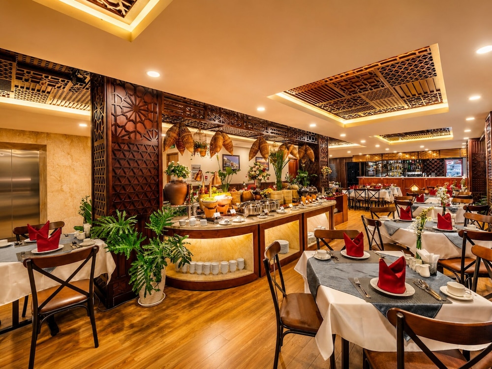 Happy Life Grand Hotel and Sky Bar 60/74