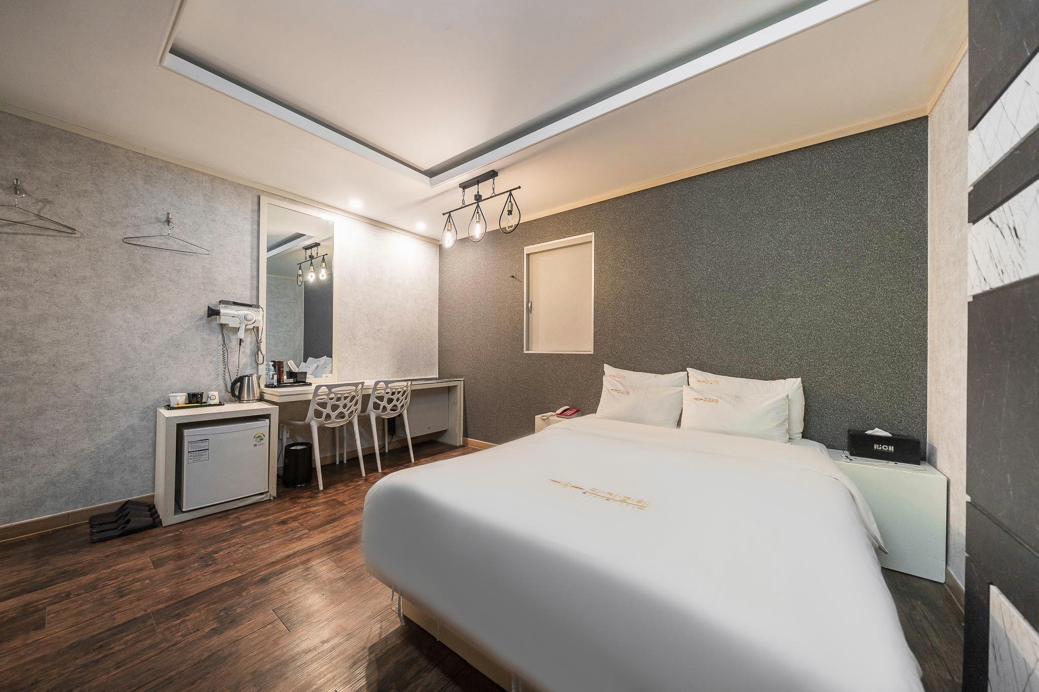 Richi Hotel 27/78