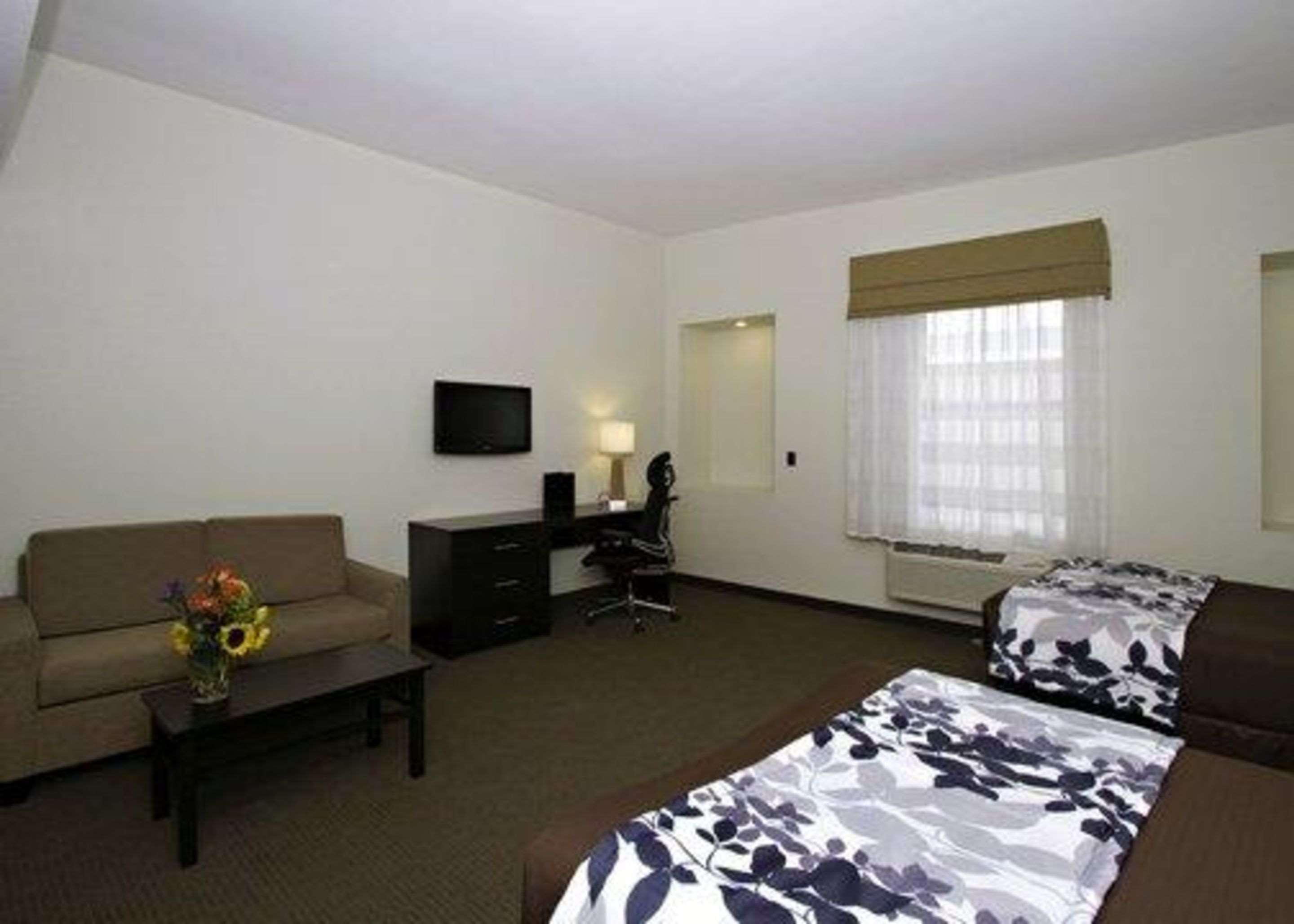 Sleep Inn & Suites Downtown Inner Harbor 16/30