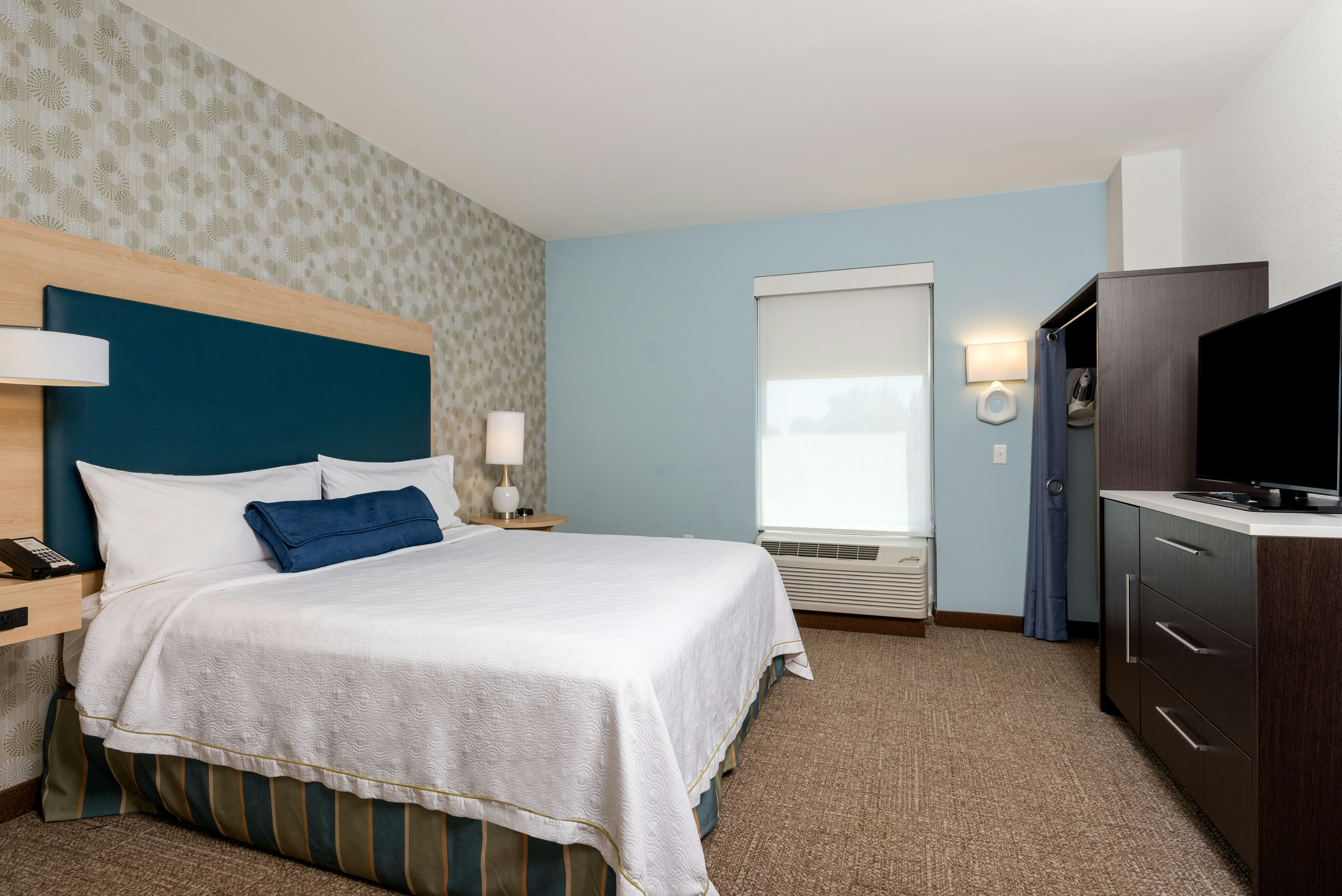 1 BEDROOM, SUITE, KING BED
