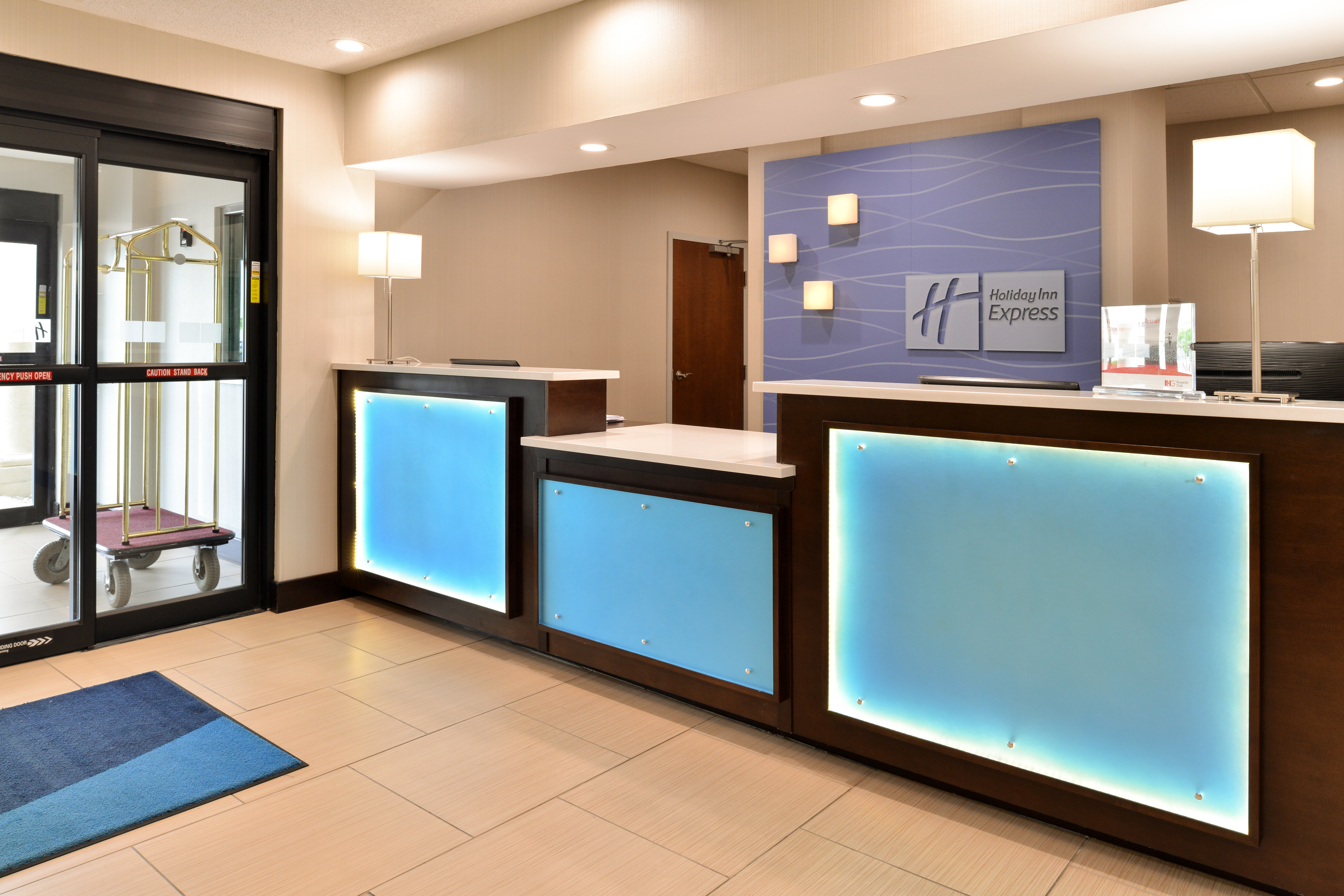 Holiday Inn Express Hotel & Suites Cincinnati-Blue Ash 7/72